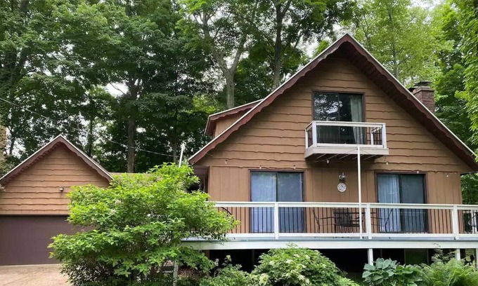 Waukazoo Woods Cabaña | 3BR Near Holland State Park Beach/Lake Michigan/Lake Macatawa