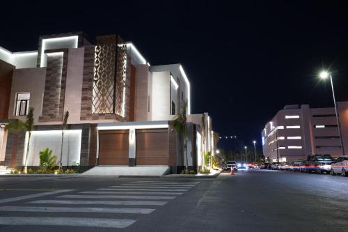 King Abdul Aziz Road Apartamento | 3BR next to stars avenue