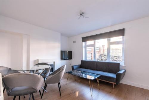 Newark upon Trent Casa | 3BR Nottingham House, WiFi & Free On-Street Parking