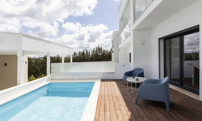 Bombarral Casa | 3BR Oasis w/ Pool & AC by LovelyStay