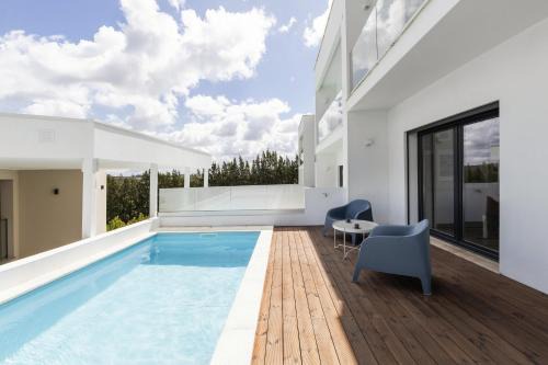 Bombarral Casa | 3BR Oasis With Pool by LovelyStay