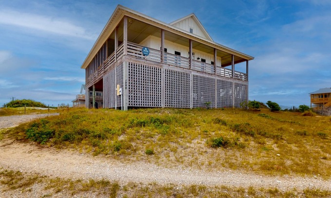 Carova Beach Casa | 3BR ocean-view home with beach access & large deck