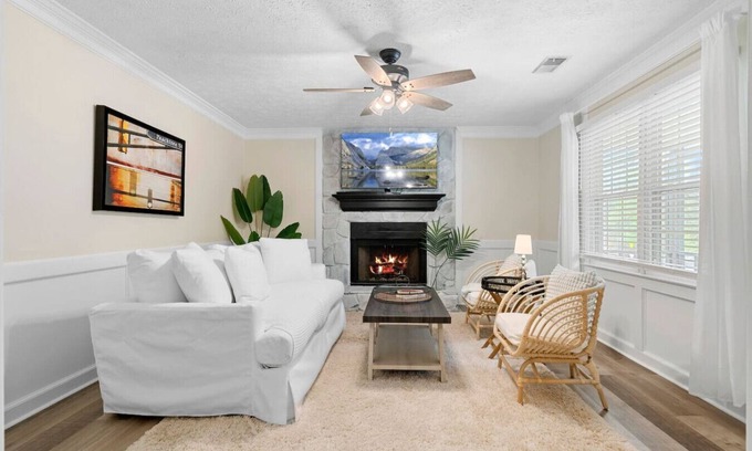 Marietta Casa | 3BR Pet-Friendly Home Ideal for Mid-Term stays Travel Ball Families Relocations in Marietta GA