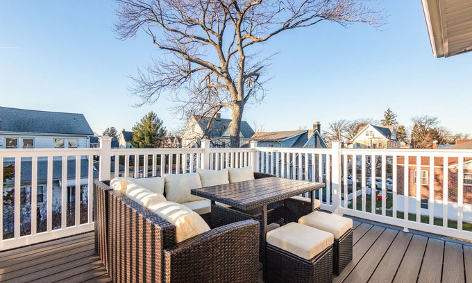 Southeast Yonkers Casa | 3BR Prime Luxury near NYC w Arcade Room