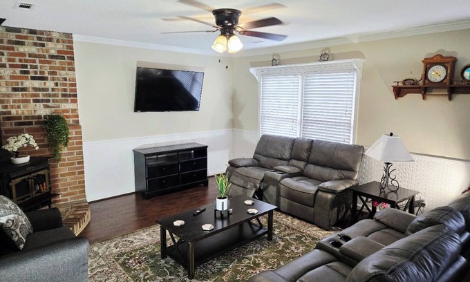 Summerville Casa | 3BR ranch-style house in prime Summerville next to I-26 - Charming