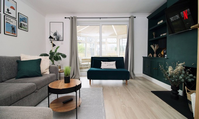 Newton St Loe Casa | 3BR Retreat | 10min to Bath | Garden + Parking