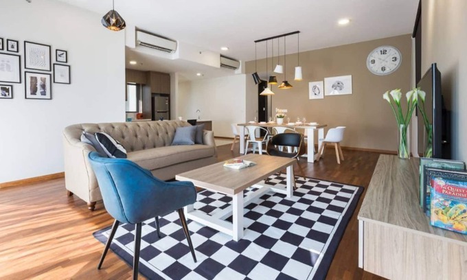 Seri Tanjung Pinang Condominio | VISTA AL MAR 3BR ★ ¡Clásico, moderno con un toque de glamour!