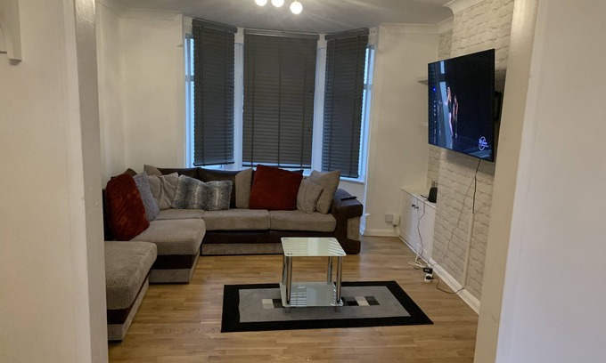 Colchester Casa | 3br-sleeps7-garden-parking