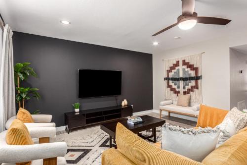 Chateau De Vie Five Apartamento | 3BR Southwest Modern Haven - Old Town