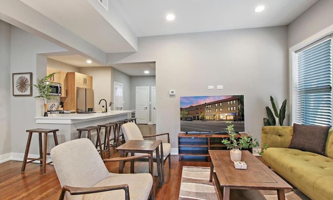 East Albany Park Apartamento | 3BR Spacious Apartment with In-Unit Laundry - Kedzie 3F