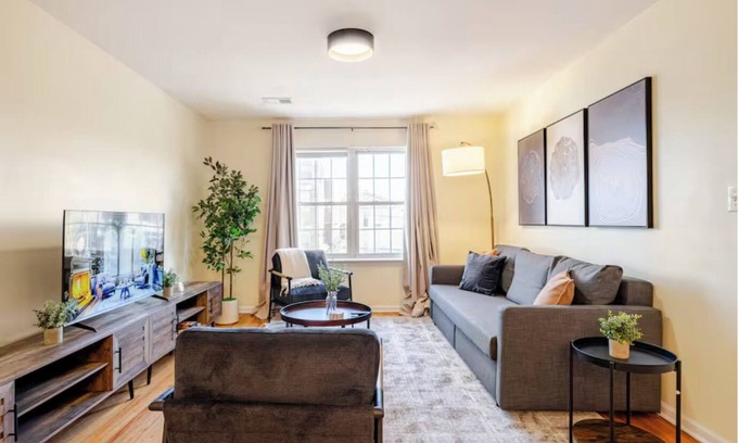 Elizabeth Casa | 3BR Stay for Crews & Families