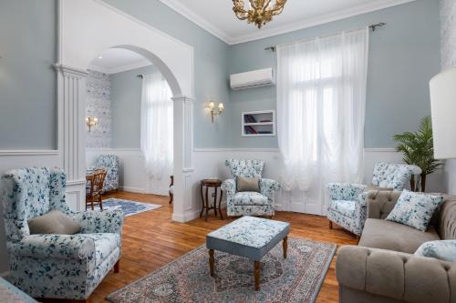 Downtown Cairo Apartamento | 3BR Suliman khan, Downtown Sunny Hideaway Vintage, 7 Balconies