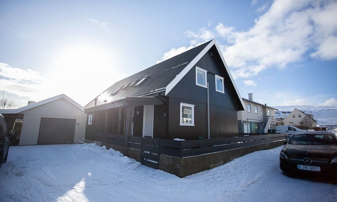 Hoyvik Villa | 3BR - Townhouse - Free Parking -Tórshavn