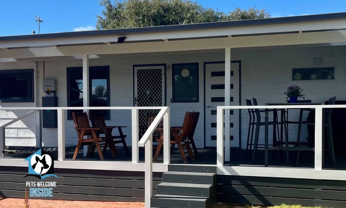Port Elliot Casa | 3BR Updated Coastal Beach House in Funky Port Elliot