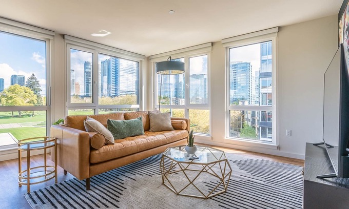 West Bellevue Apartamento | 3BR | Views, Balcony, Gym | Bellevue | Sophari B