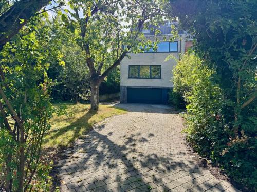Stationsbuurt Zuid Casa | 3BR Villa with Big Garden, Ping-Pong, Cinema, Bath