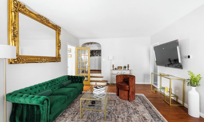 Queens Casa | 3BR w/Office+Basement/Utilities+Parking/Near LIRR
