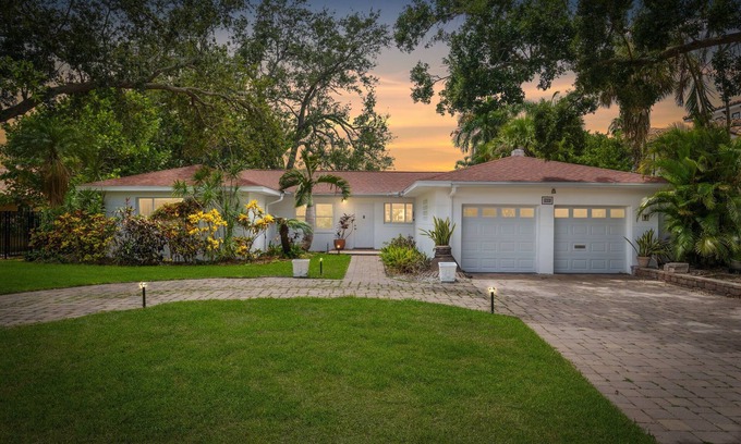 Snell Isle Casa | 3BR Waterfront Gem~Kayak~Pool~Dog Friendly