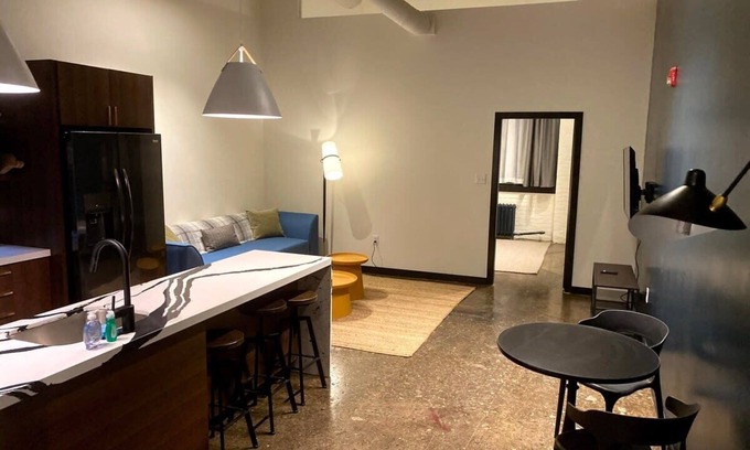 North Oakland Apartamento | 3E-Spacious close to PITT/CMU/Carlow, Sleeps 4