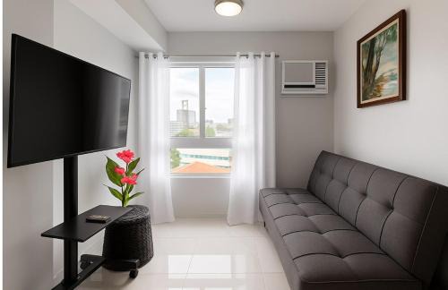 Downtown Cebu Apartamento | 3GM, a cozy end corner 1 bedroom unit with a balcony