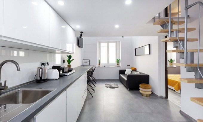 Palace District Apartamento | ⭐3in1 MODERN DESIGN - 3 Apartment TOGETHER ❤️AIRCO 5BEDROOMs 4BATHs 9BEDs