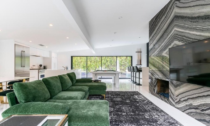 Hollywood Dell Casa | $3M Modern Hollywood New Construction Villa Oasis