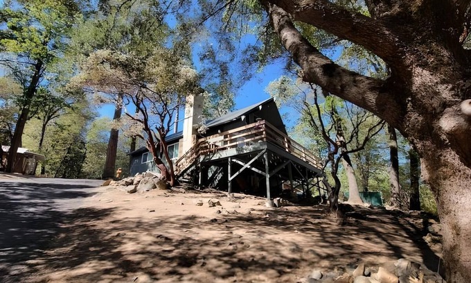 Wishon Cabina | 3min to Bass Lake: Yosemite Retreat Cabin, 2-Story, Forest, Boat Parking