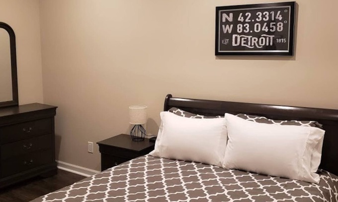 Plymouth Casa | ★★ 3min To Kellogg Park ★ 1BR ★ Plymouth ★ Estacionamiento ★ W / D ★