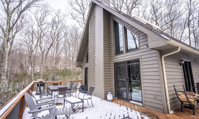 Laurel Ridge Chalet De Esquí | Hot Tub EV Charger Golden Tee Gig WiFi Pool Tennis