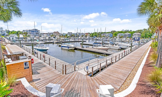 St. James Condominio | 3rd-floor condo with marina & Intercoastal Waterway views, porch, W/D, & AC
