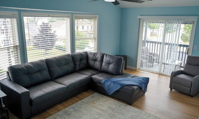 Geneva-on-the-Lake Condominio | 3rd Floor Lakeview 2-Bedroom Penthouse in Geneva U6