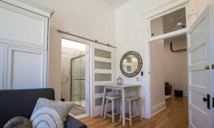Knoxville Apartamento | 3rd & Main Studio Martini