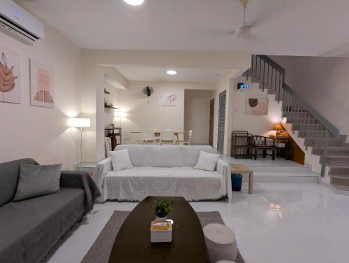 Subang Jaya Casa | 4-15pax Sawatt Homestay at Subang - Entire House