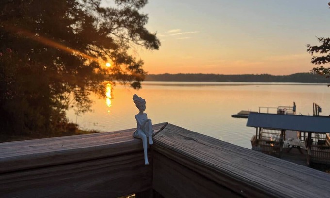 Fort Lawn Casa | 4.2-Acre Lakefront– Game Room，Hot Tub & Private Dock !