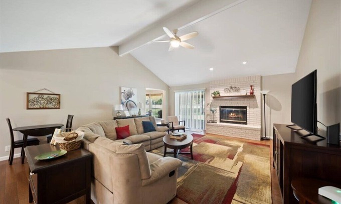 Broken Arrow Casa | 4/2 BR Ranch House on Golf Course in Broken Arrow