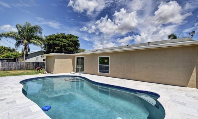 Lake Worth Casa | 4/2 Gem w/ Private Pool