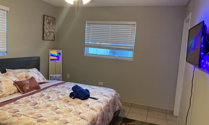 West Hollywood Casa | 4/2 Home w/pool Near Casino/Beach