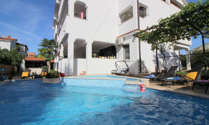 Gulici Condominio | 4-5 people, pool, jacuzzi, grill, sun loungers, parking