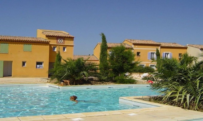 Arles Casa | CASA CLIMATISEE, con JARDIN cerrado, piscinas deportivas y PISCINAS.