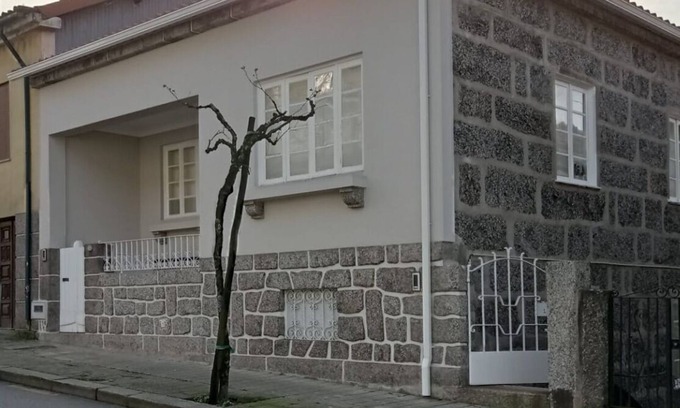 Guimaraes Apartamento | 4-AS 3-bedroom house