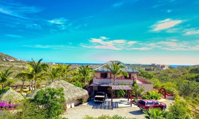 Los Zacatitos Casa | 4-bedroom house in beautiful Zacatitos with WiFi