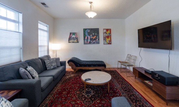 Barelas Casa | 4 bd, 2 1/2 bath, on 3rd, 4 blocks from downtown, filled with art and antiques