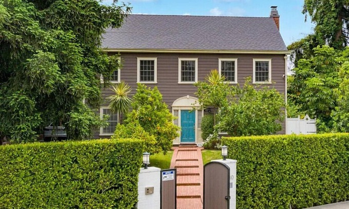 Greater Wilshire - Hancock Park Casa | 4 bd 3.5 ba in LA