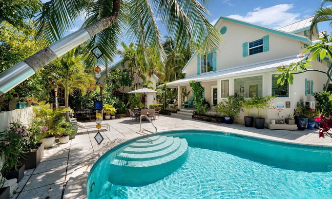 West Bay Casa | Playa de Siete Millas - Privada 4 bd 3 bth, Casa privada estilo resort con piscina