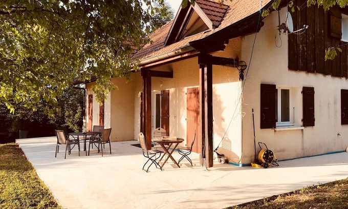 Collonges-sous-Saleve Casa | Casa de 4 dormitorios con jardín, en la campiña francesa, debajo de Saleve, cerca de la frontera