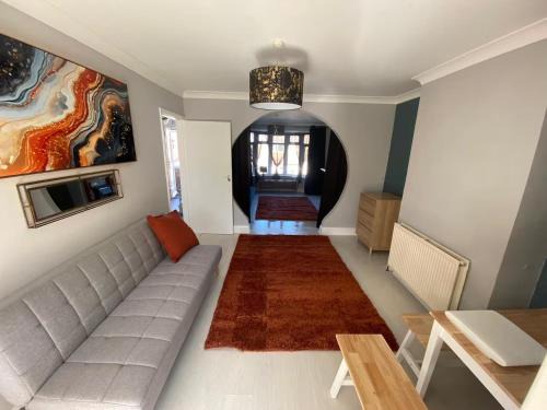 Gillingham Casa | 4 Bd House Sleeps 8 with Garden-Tv-Internet