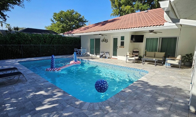 Coral Springs Casa | 4 BD PARADISE IN SUNNY FL WITH PRIVATE POOL.