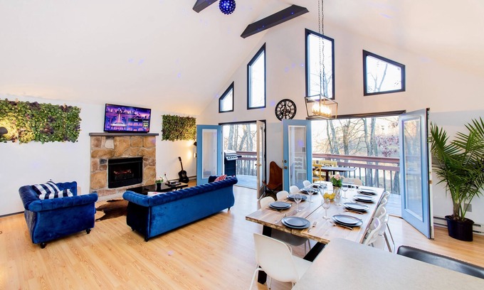 East Stroudsburg Casa | 4 BD Stylish Cottage W Private Pool & hot-tub by RedAwning
