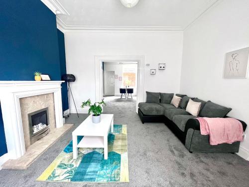 Sunderland Casa | 4 Bdrm 10 Min Walk To Hospital