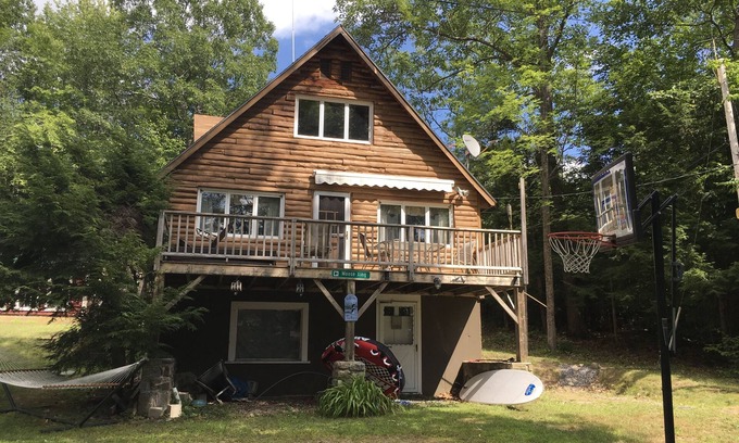 Harrison Cabina | 4 habitaciones, 2 baños, acogedora cabaña con acceso a Long Lake en Harrison, Maine